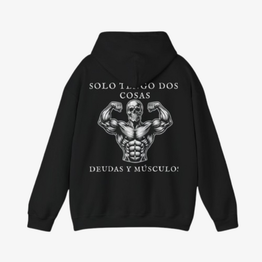 SUDADERA ´SOLO TENGO DOS COSAS DEUDAS Y MÚSCULOS´